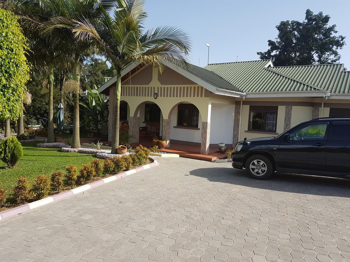 Sheevy"S Bed N Breakfast Fort Portal Exterior foto